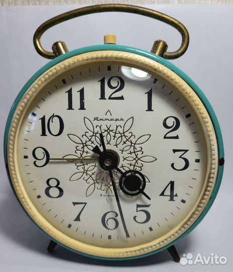 Часы будильник Янтарь СССР