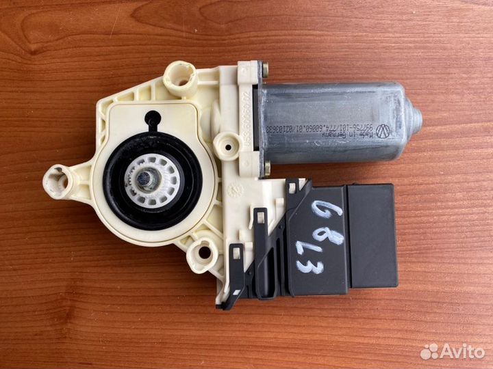 Мотор стеклоподъемника задний левый Vw Golf BKC