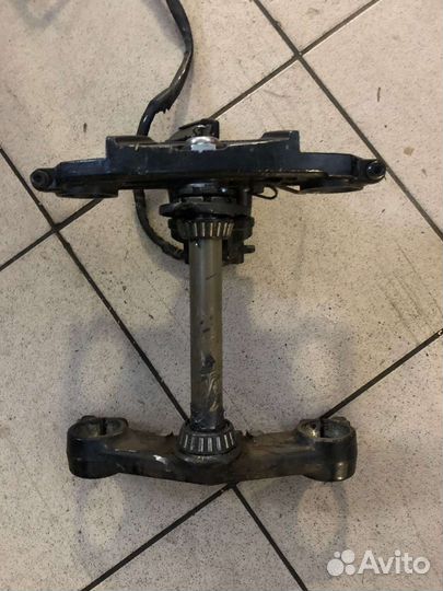 Траверса с замком зажигания Kawasaki ZZR 400 2