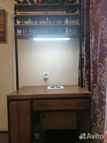 Маникюрный стол с пылесосом