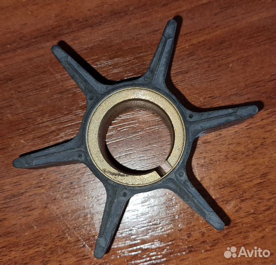 Крыльчатка помпы Suzuki DT75-85(метал. втулка)