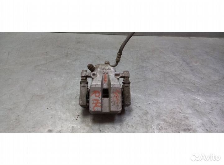 Суппорт задний правый Toyota RAV 4 2013-2018г