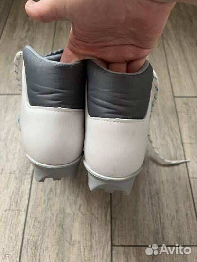 Беговые лыжи140-155, палки, ботинки 35 размер