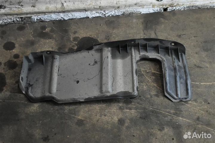 Пыльник двигателя левый Kia Sportage 2 поколение