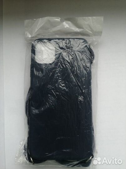 Чехол на iPhone 11 с ремешком на плечо темно-синий