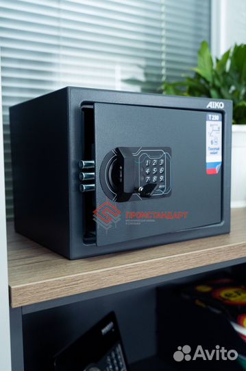 Сейф металлический
