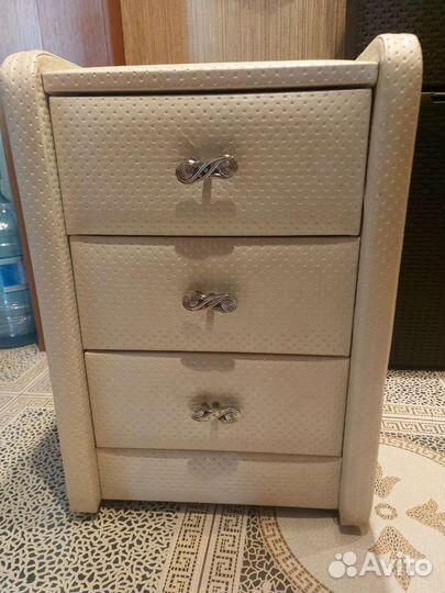 Тумба прикроватная белая