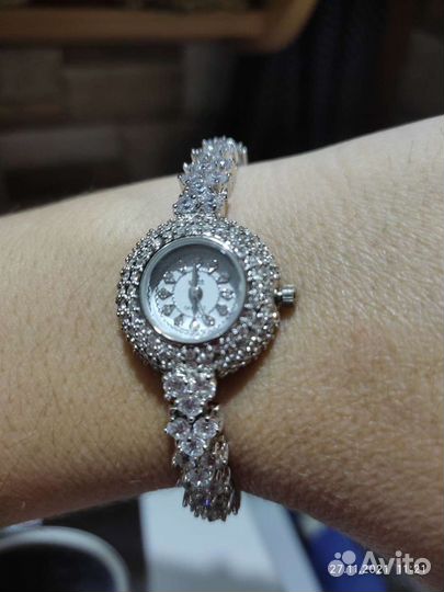 Часы с кристаллами Сваровски