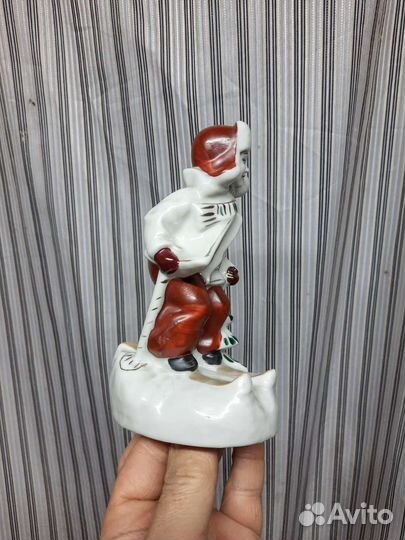 Статуэтка мальчик на лыжах 1950 - е гг