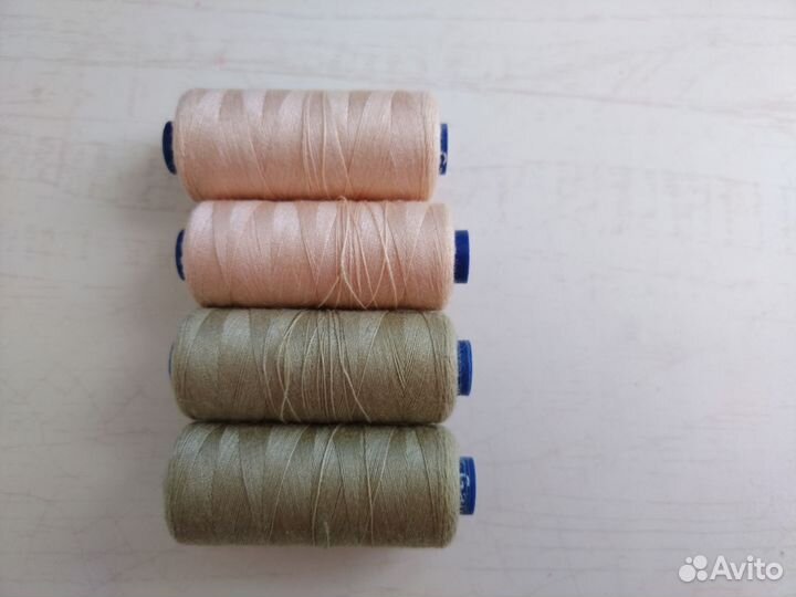 Нитки швейные бежевые зеленые