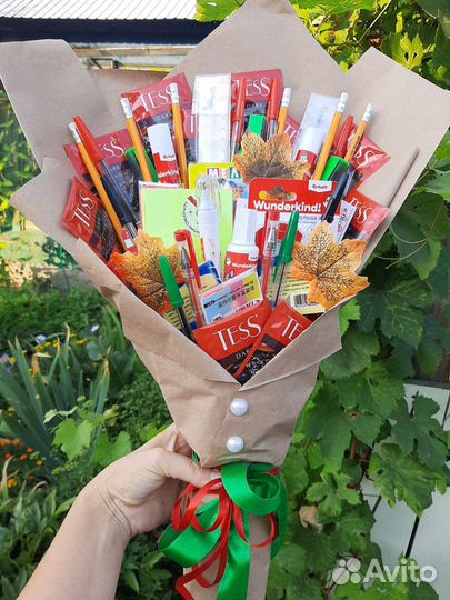 Букет на 1 сентября из канцтоваров