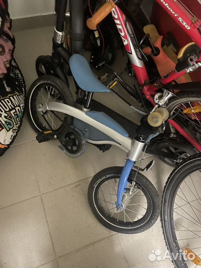 Велосипед-беговел BMW