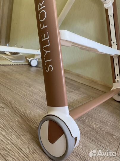 Стульчик для кормления happy baby berny V2