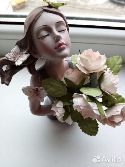 Статуэтка (мини ваза)