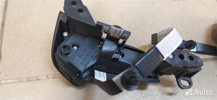 Кнопки мультимедиа на руль Toyota Avensis T25 2006