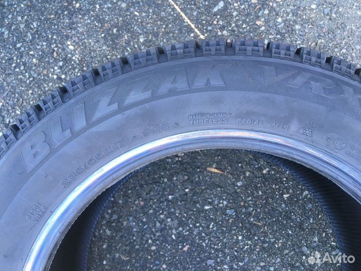 Bridgestone Blizzak VRX 235/55 R17 99S