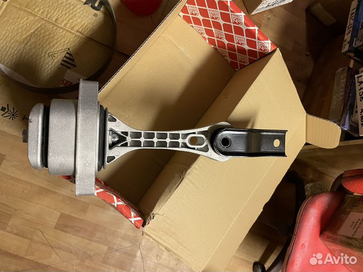 Подушка двигателя задняя Audi A3/Volkswagen Golf