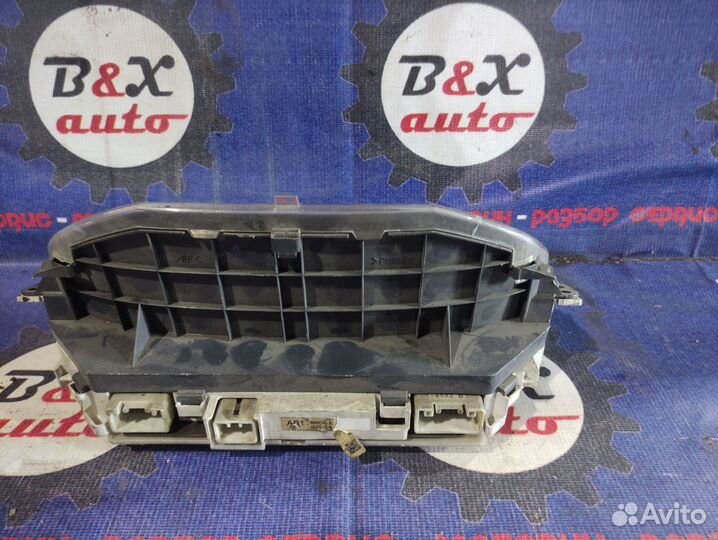 Щиток приборов Toyota Vitz