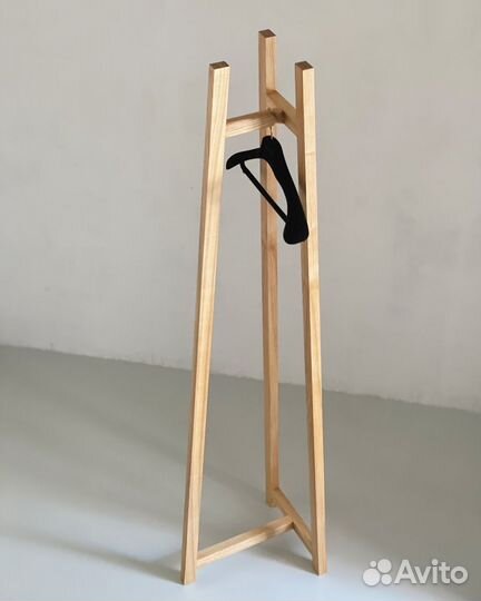 Вешалка напольная деревянная дизайнерская