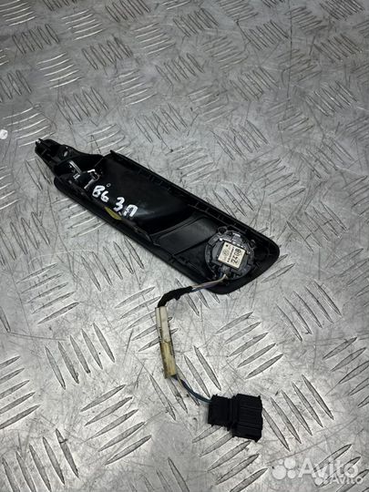 Ручка задняя правая внутреняя Пассат Б6 B6