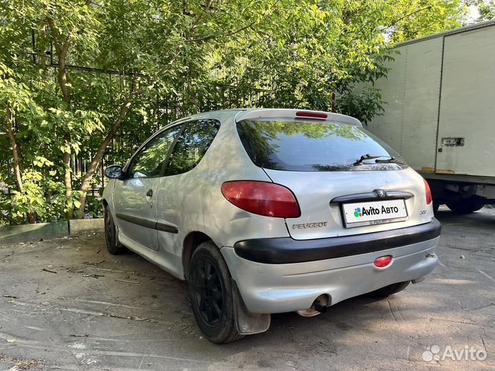 Peugeot 206 1.1 МТ, 2001, 200 000 км