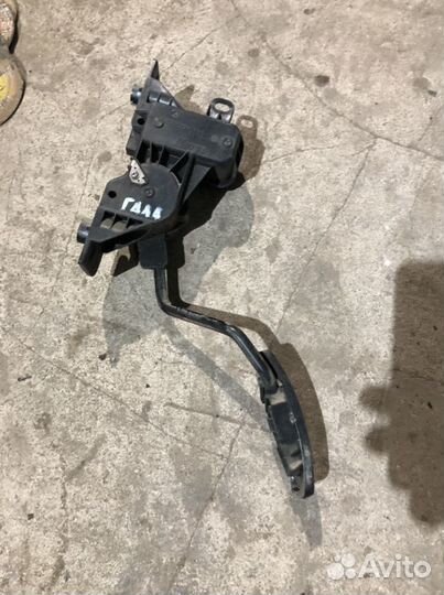 Педаль газа Митсубиси Галант 9