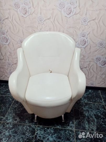 Кресло кожаное