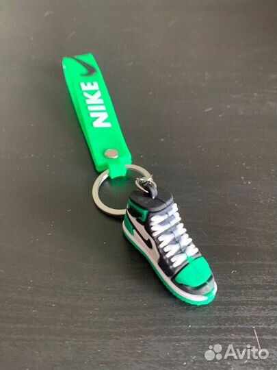 Брелок на рюкзак Nike