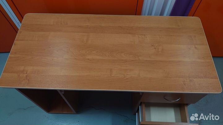 Детский письменный стол