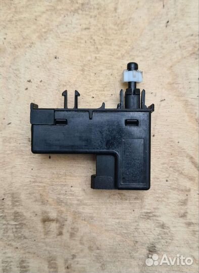 Выключатель концевой бардачка Ford Focus 2 рест