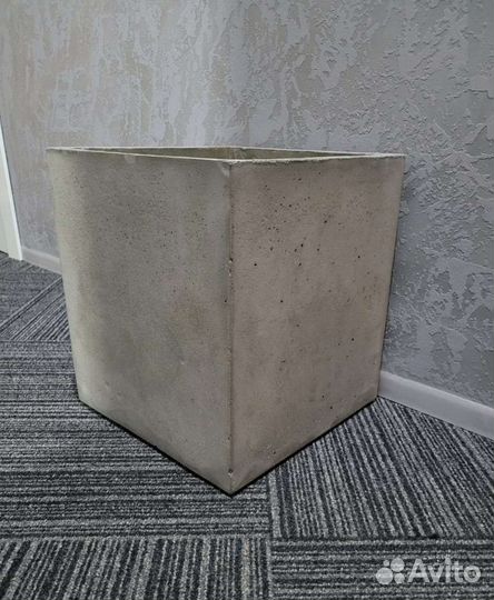 Кашпо из бетона в стиле лофт