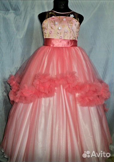 Платье, несколько штук