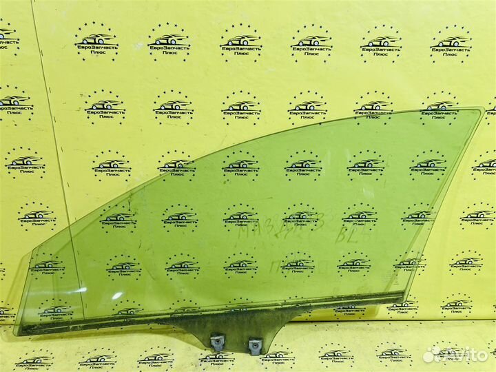 Стекло двери переднее правое Mazda 3 BL