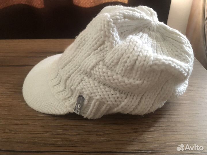 Шапка вязаная с козырьком