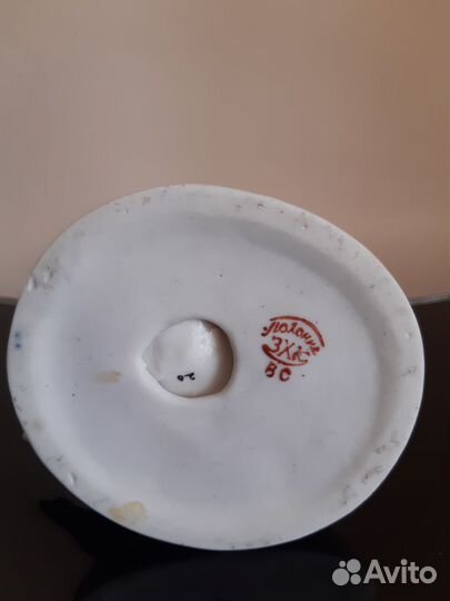 Фарфоровая статуэтка 