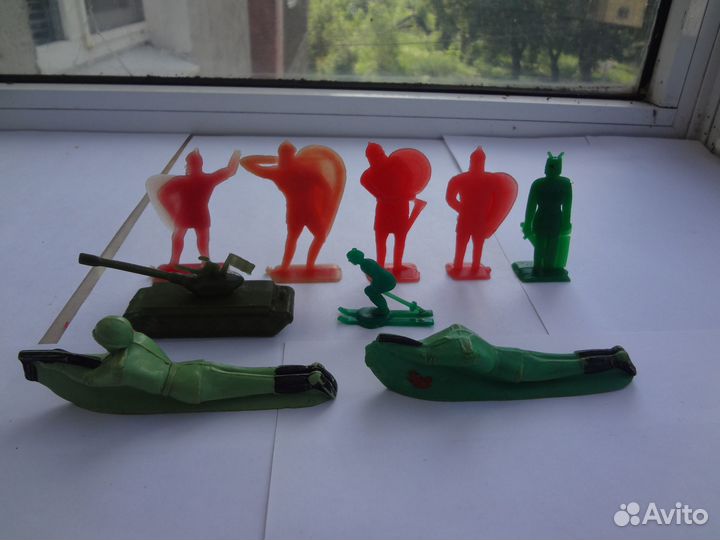 Оловянные и пластиковые солдатики времён СССР