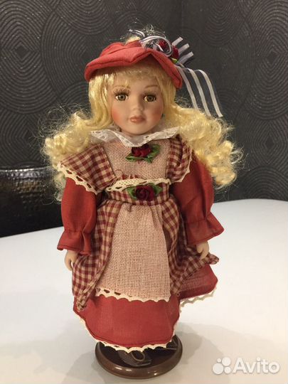 Кукла фарфоровая коллекционная