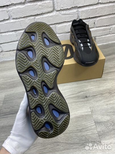 Кроссовки Adidas Yeezy Boost 700 v3