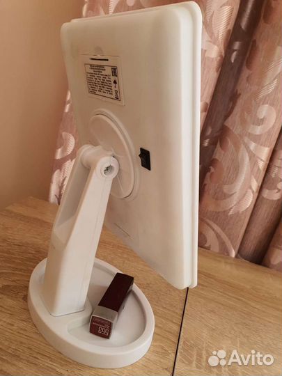 Настольное зеркало с подсветкой