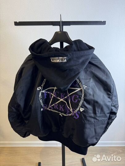 Бомбер vetements