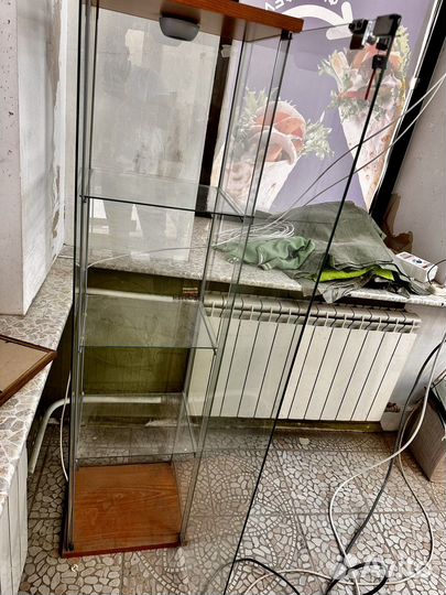 Стеклянная тумба (стеллаж)