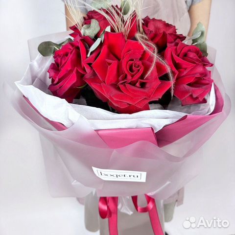 Роза французская красная с эвкалиптом и ковылем