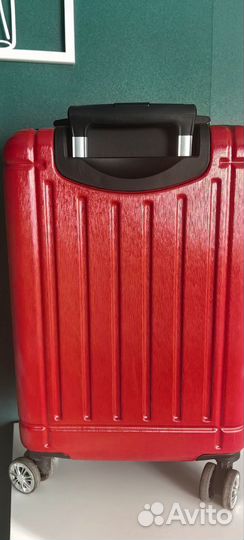 Чемодан на колесах ручная кладь s