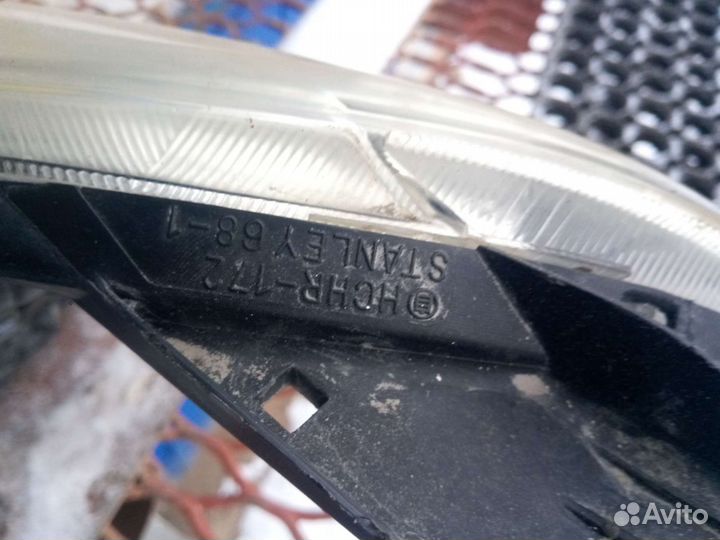 Toyota wish правая левая фара zne10g