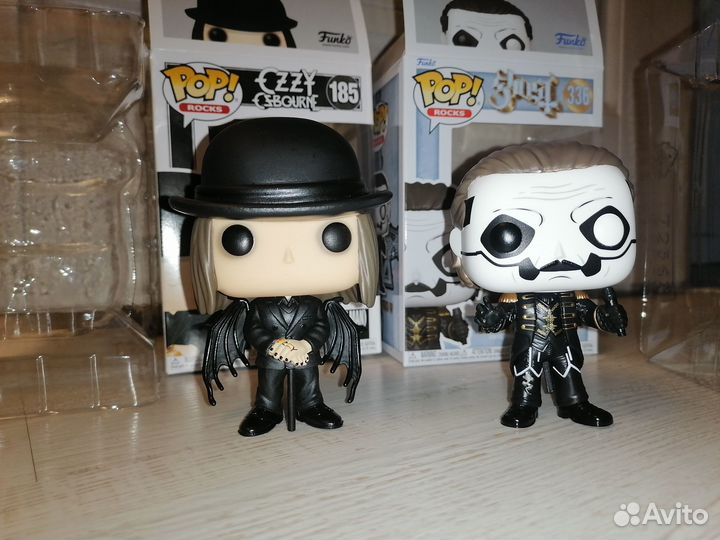 Funko pop rocks 185 ozzy и 336 Papa emeritus