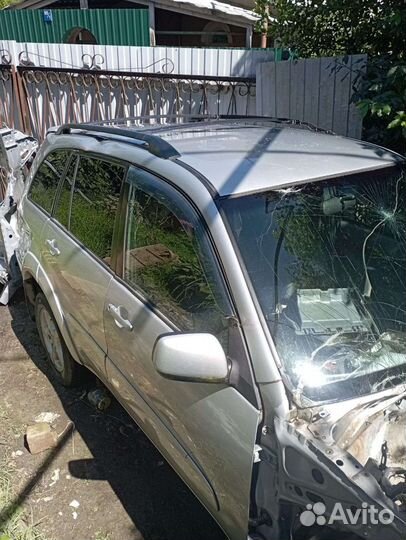 Toyota RAV4 2.0 AT, 2001, битый, 130 000 км
