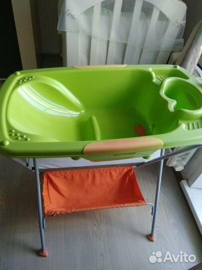 Ванночка с пеленальным столиком