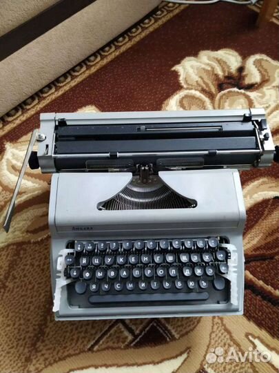 Пишущая машинка