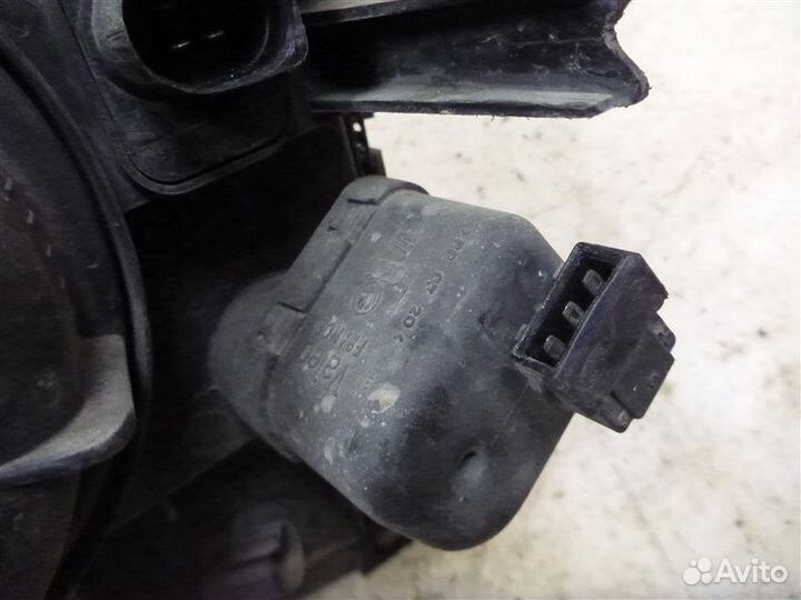 Фара передняя правая Volkswagen Caravelle 7DC AHY