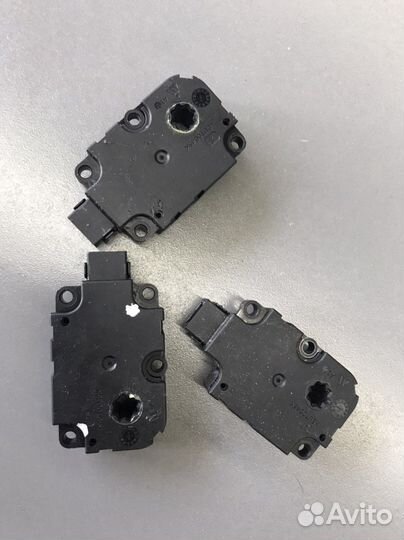 Моторчик заслонки отопителя Mercedes-Benz